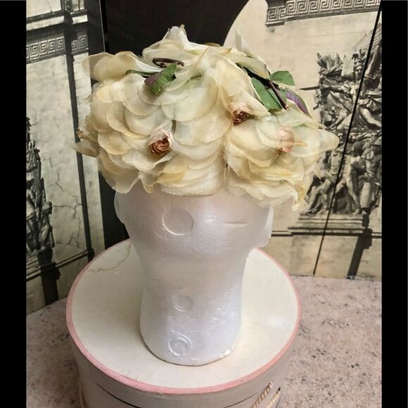 Collection of  4 vintage hats main image 6